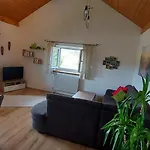 Ruhig Gelegene Mit Garten Und Terrasse